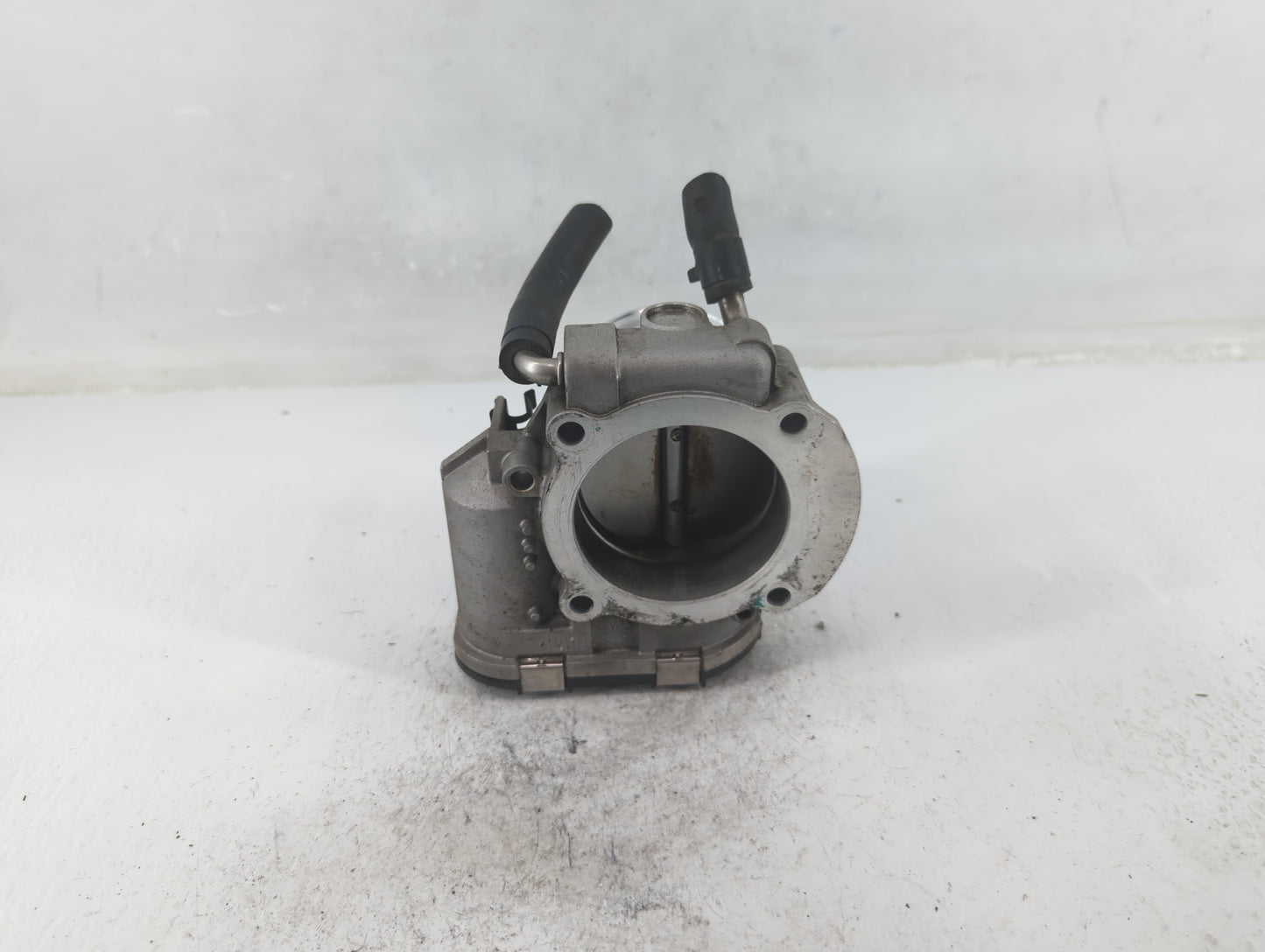 2011-2015 Kia Optima Throttle Body P/N:35100-2G700 Fits Fits 2011 2012 2013 2014 2015 2016 OEM Used Auto Parts - Oemusedauto