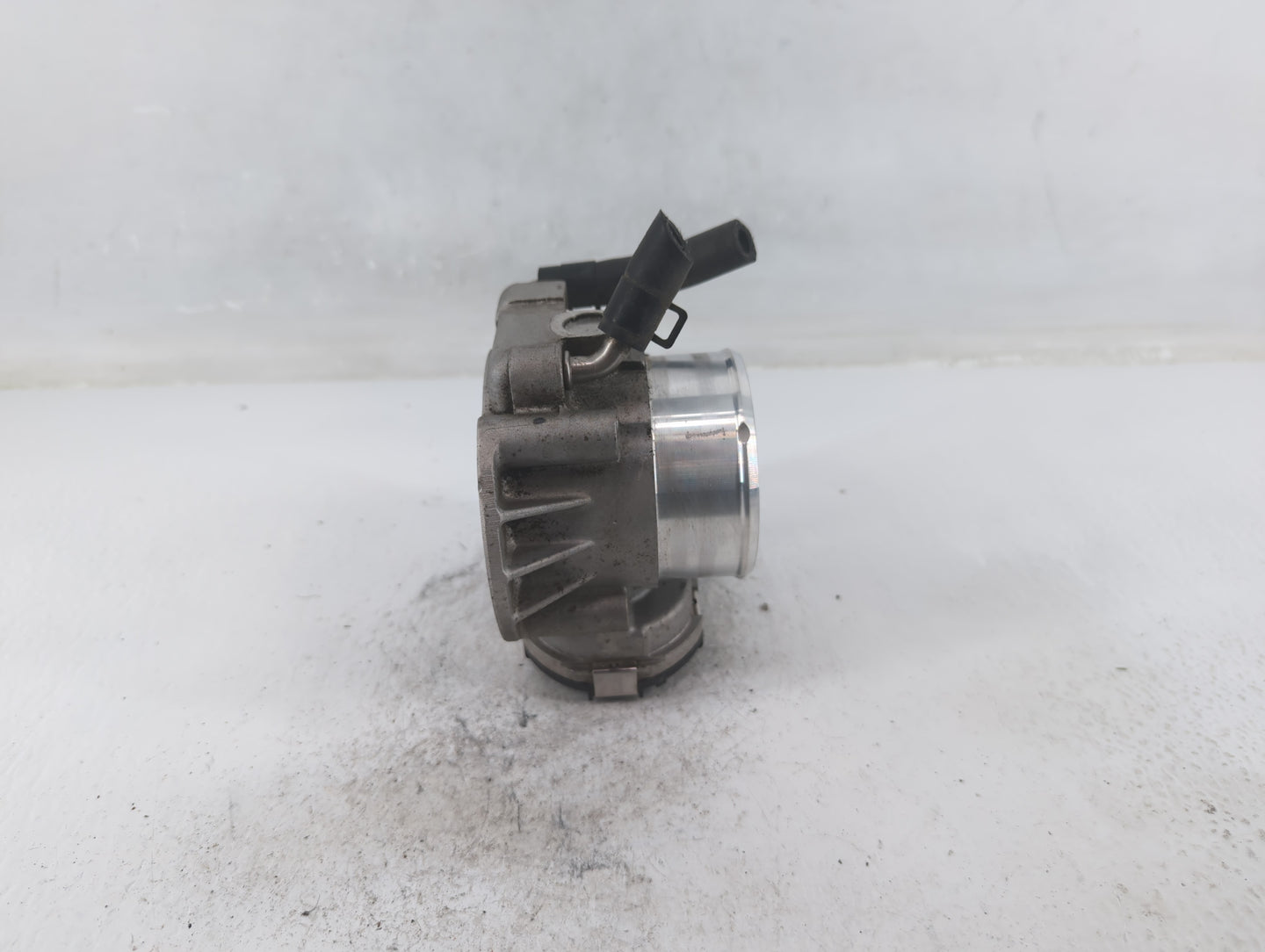 2011-2015 Kia Optima Throttle Body P/N:35100-2G700 Fits Fits 2011 2012 2013 2014 2015 2016 OEM Used Auto Parts - Oemusedauto