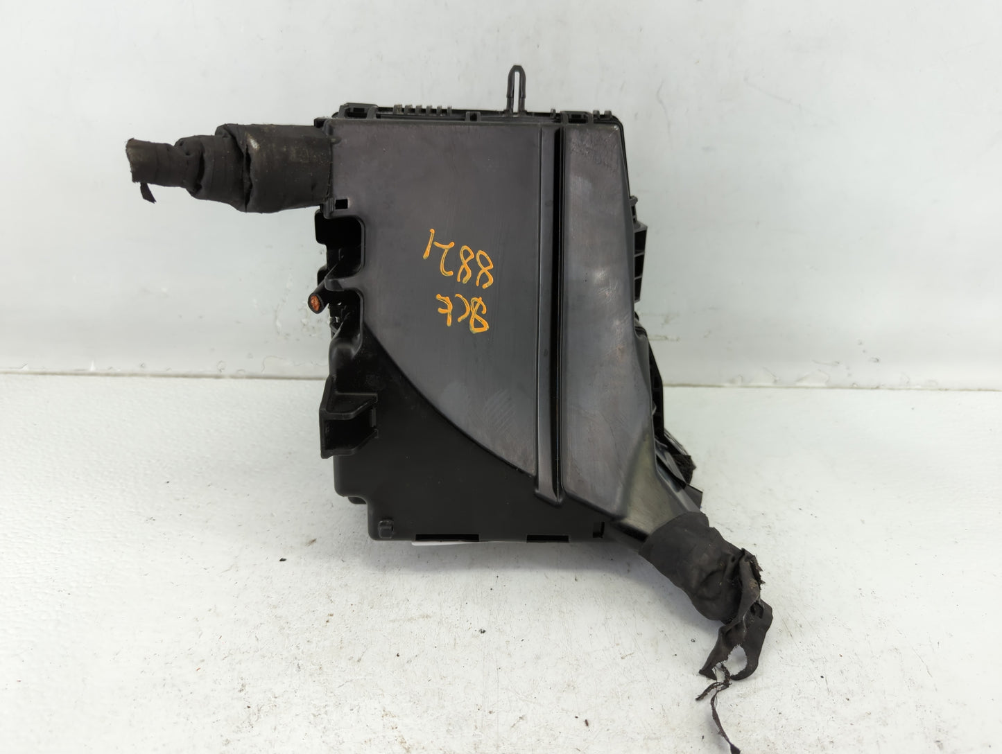 2014-2015 Kia Optima Fusebox Fuse Box Panel Relay Module P/N:91259-2T010 Fits Fits 2014 2015 OEM Used Auto Parts - Oemusedau