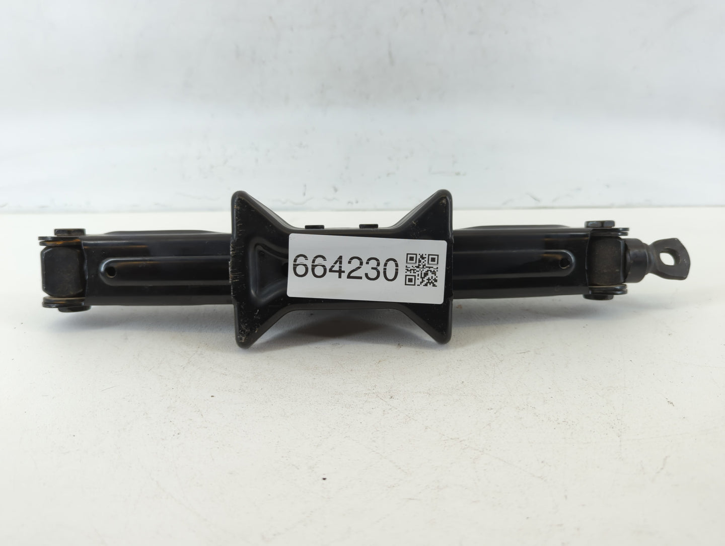 2015 Kia Optima Spare Scissor Car Jack - Oemusedautoparts1.com