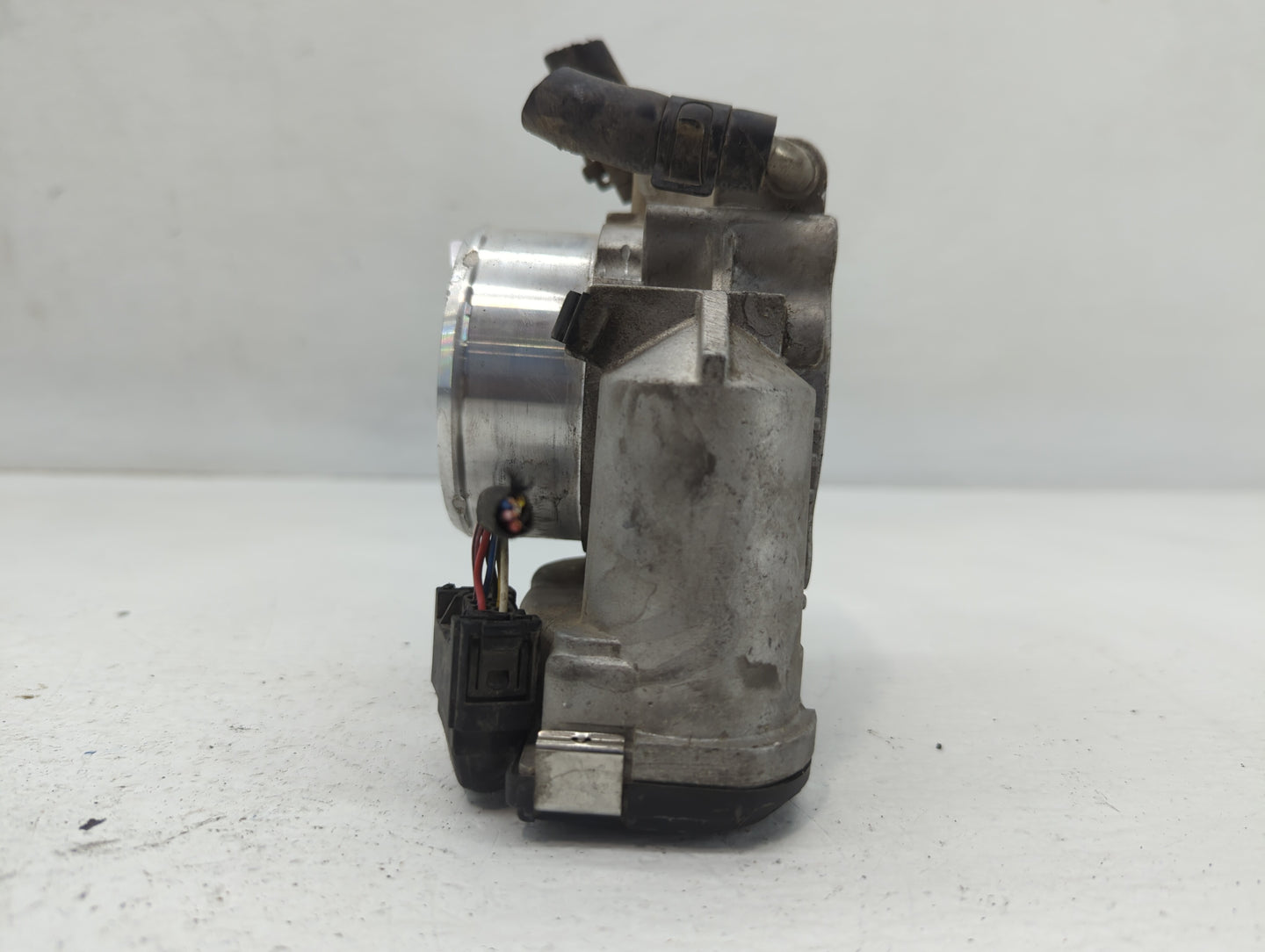 2011-2015 Kia Optima Throttle Body P/N:35100-2G700 Fits Fits 2011 2012 2013 2014 2015 2016 OEM Used Auto Parts - Oemusedauto