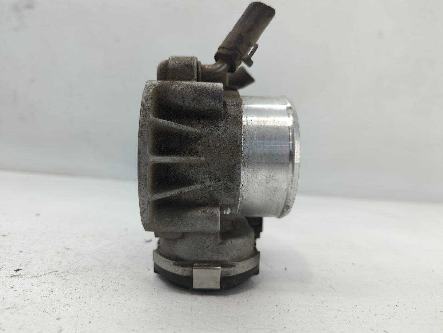 2011-2015 Kia Optima Throttle Body P/N:35100-2G700 Fits Fits 2011 2012 2013 2014 2015 2016 OEM Used Auto Parts - Oemusedauto