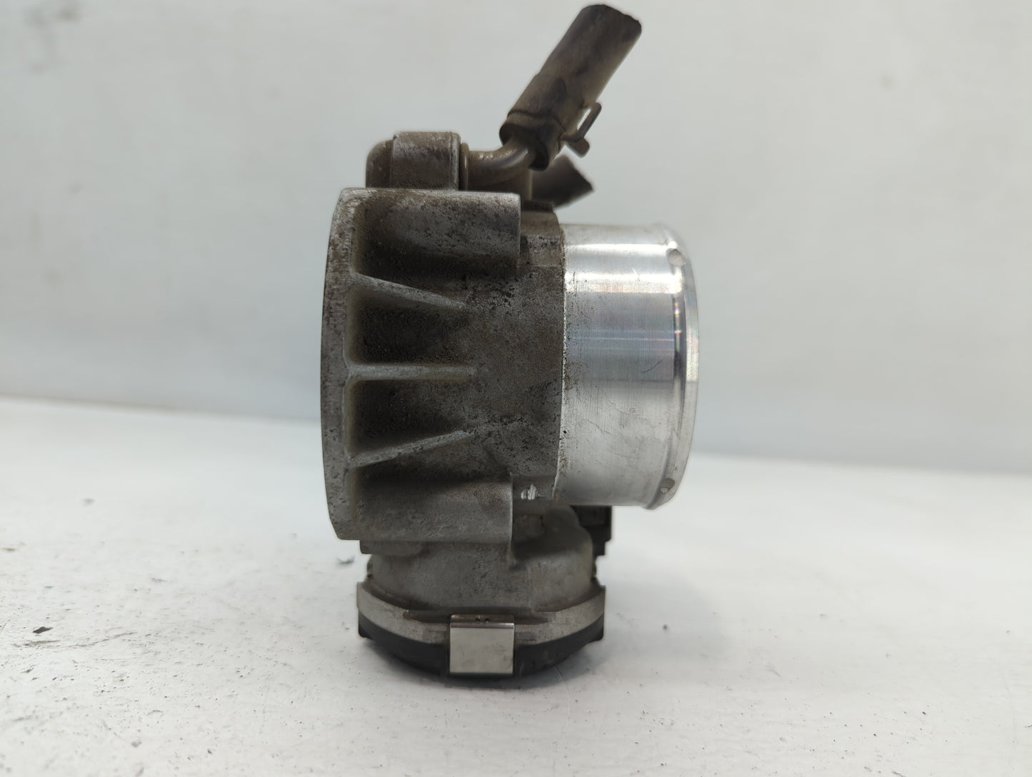 2011-2015 Kia Optima Throttle Body P/N:35100-2G700 Fits Fits 2011 2012 2013 2014 2015 2016 OEM Used Auto Parts - Oemusedauto