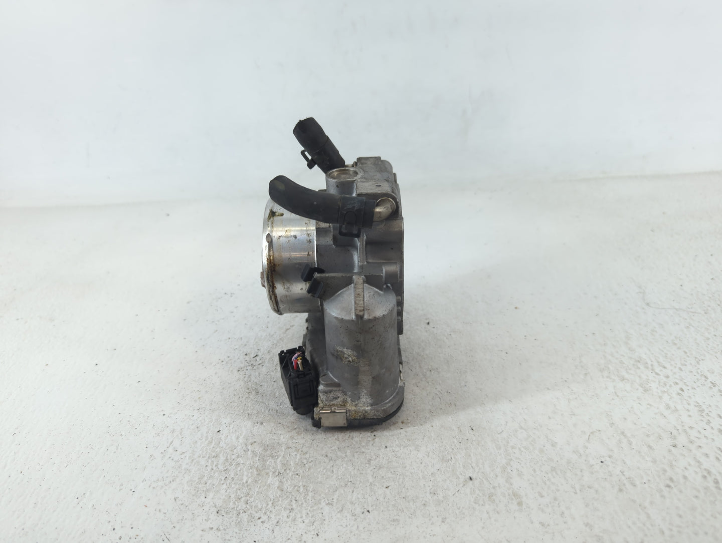 2011-2015 Kia Optima Throttle Body P/N:35100-2G700 Fits Fits 2011 2012 2013 2014 2015 2016 OEM Used Auto Parts - Oemusedauto