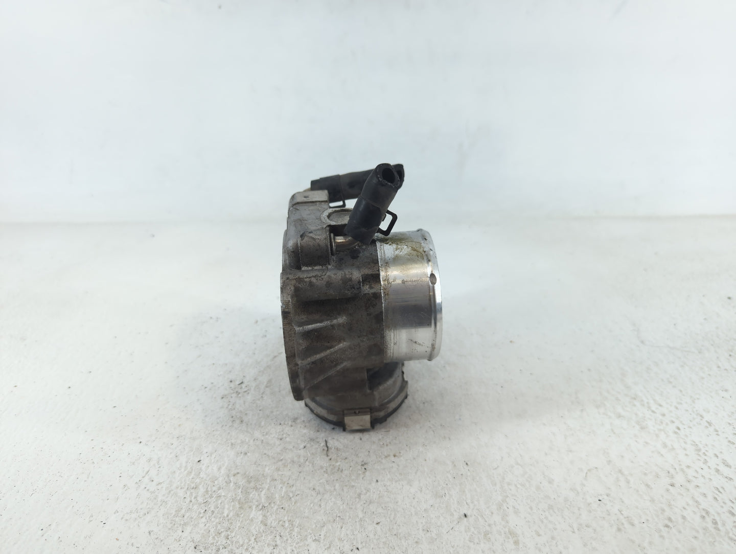 2011-2015 Kia Optima Throttle Body P/N:35100-2G700 Fits Fits 2011 2012 2013 2014 2015 2016 OEM Used Auto Parts - Oemusedauto