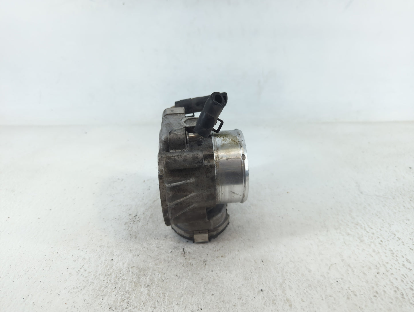 2011-2015 Kia Optima Throttle Body P/N:35100-2G700 Fits Fits 2011 2012 2013 2014 2015 2016 OEM Used Auto Parts - Oemusedauto