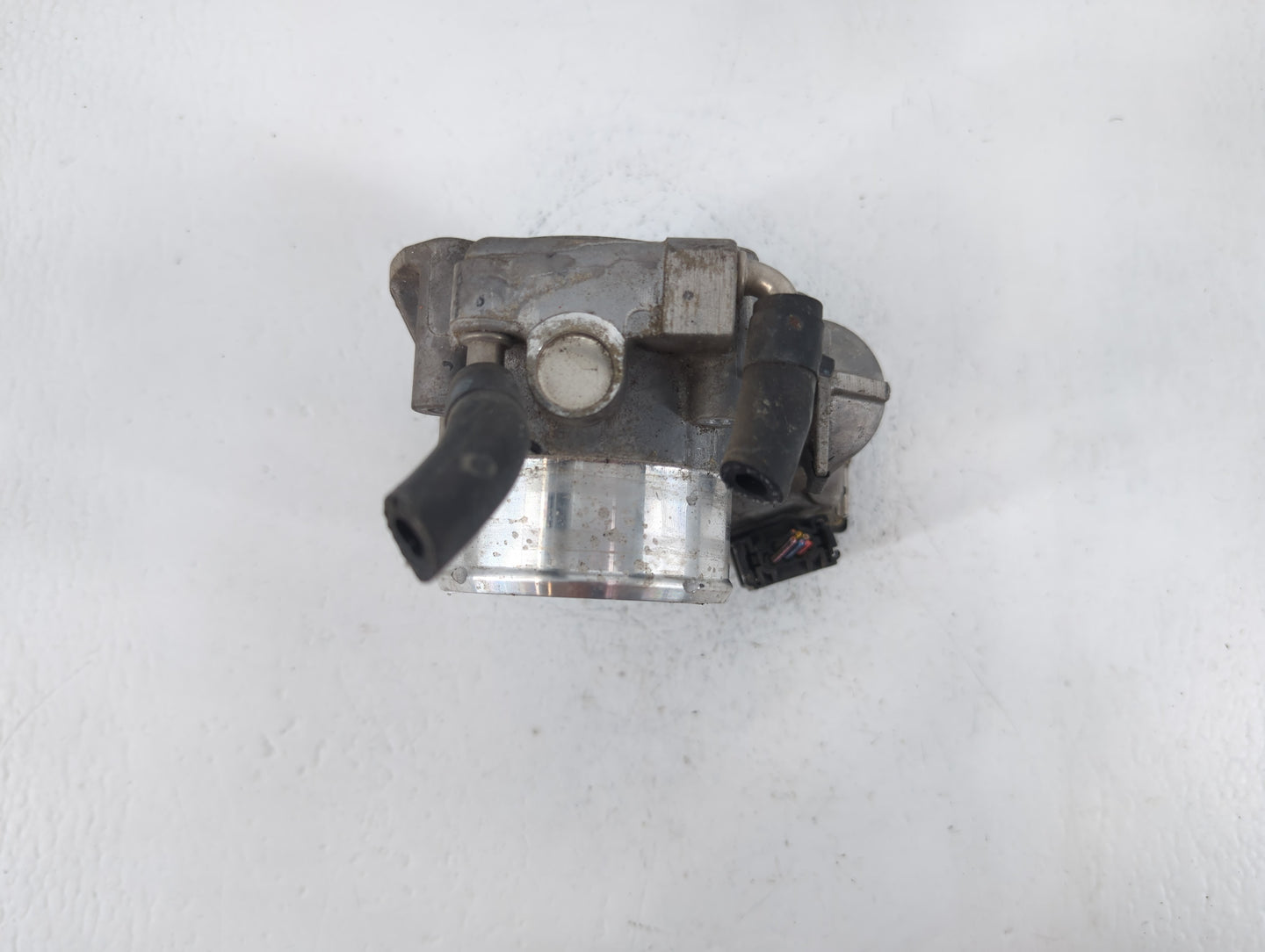 2011-2015 Kia Optima Throttle Body P/N:35100-2G700 Fits Fits 2011 2012 2013 2014 2015 2016 OEM Used Auto Parts - Oemusedauto