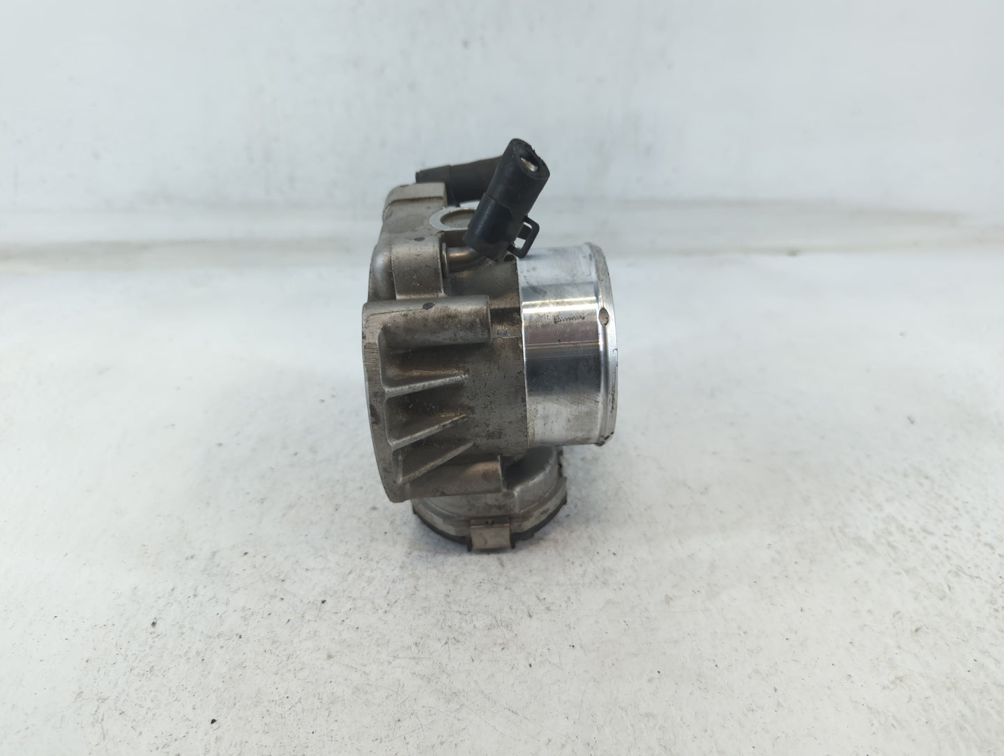 2011-2015 Kia Optima Throttle Body P/N:35100-2G700 Fits Fits 2011 2012 2013 2014 2015 2016 OEM Used Auto Parts - Oemusedauto