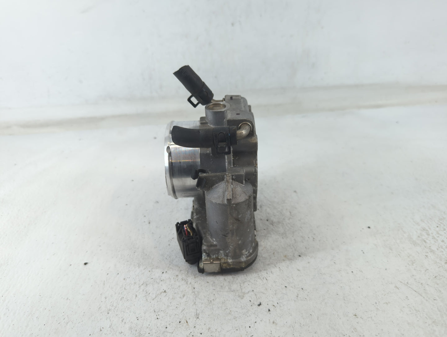 2011-2015 Kia Optima Throttle Body P/N:35100-2G700 Fits Fits 2011 2012 2013 2014 2015 2016 OEM Used Auto Parts - Oemusedauto