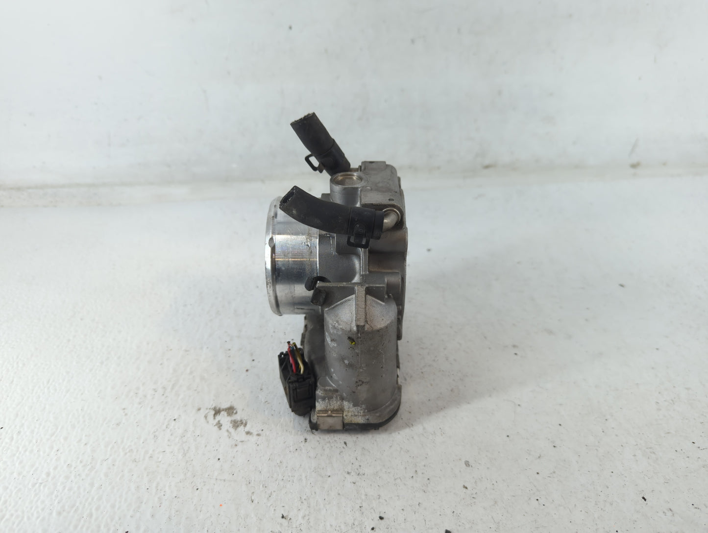 2011-2015 Kia Optima Throttle Body P/N:35100-2G700 Fits Fits 2011 2012 2013 2014 2015 2016 OEM Used Auto Parts - Oemusedauto