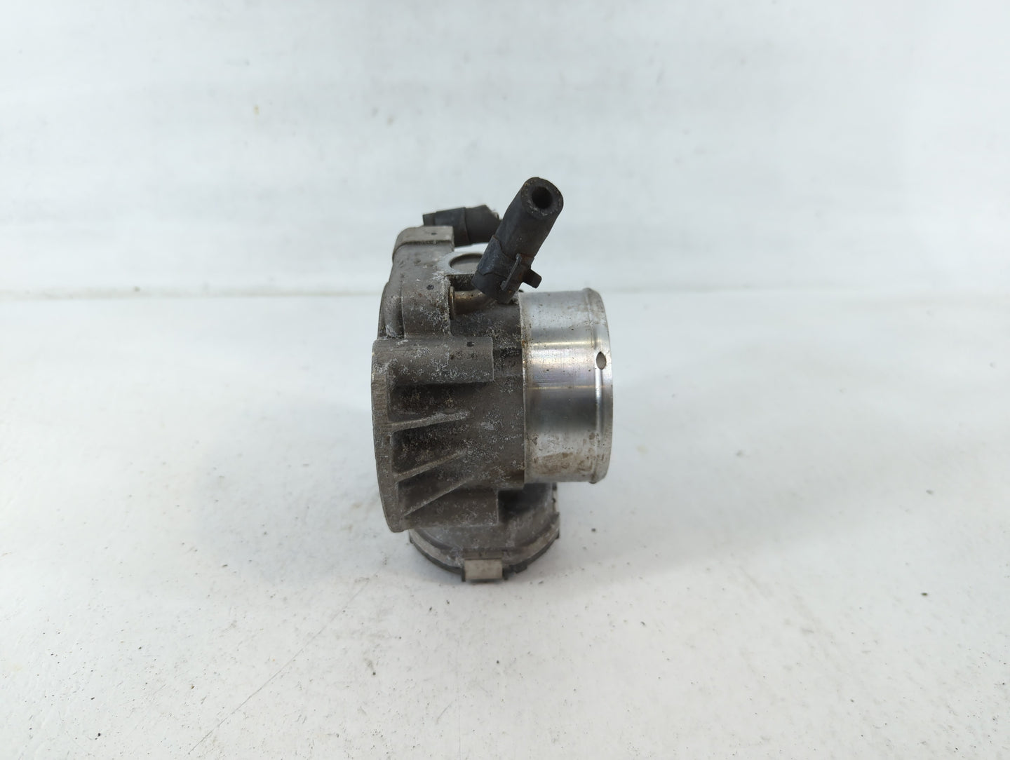 2011-2015 Kia Optima Throttle Body P/N:35100-2G700 Fits Fits 2011 2012 2013 2014 2015 2016 OEM Used Auto Parts - Oemusedauto