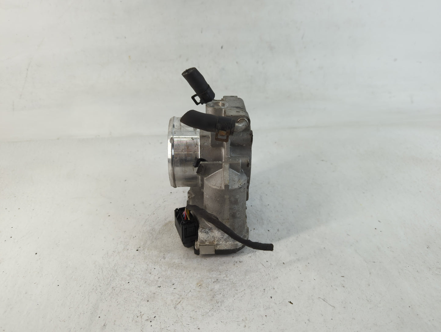 2011-2015 Kia Optima Throttle Body P/N:35100-2G700 Fits Fits 2011 2012 2013 2014 2015 2016 OEM Used Auto Parts - Oemusedauto