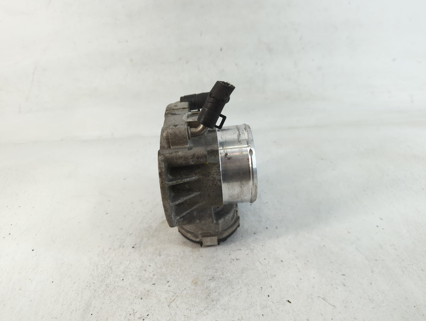 2011-2015 Kia Optima Throttle Body P/N:35100-2G700 Fits Fits 2011 2012 2013 2014 2015 2016 OEM Used Auto Parts - Oemusedauto
