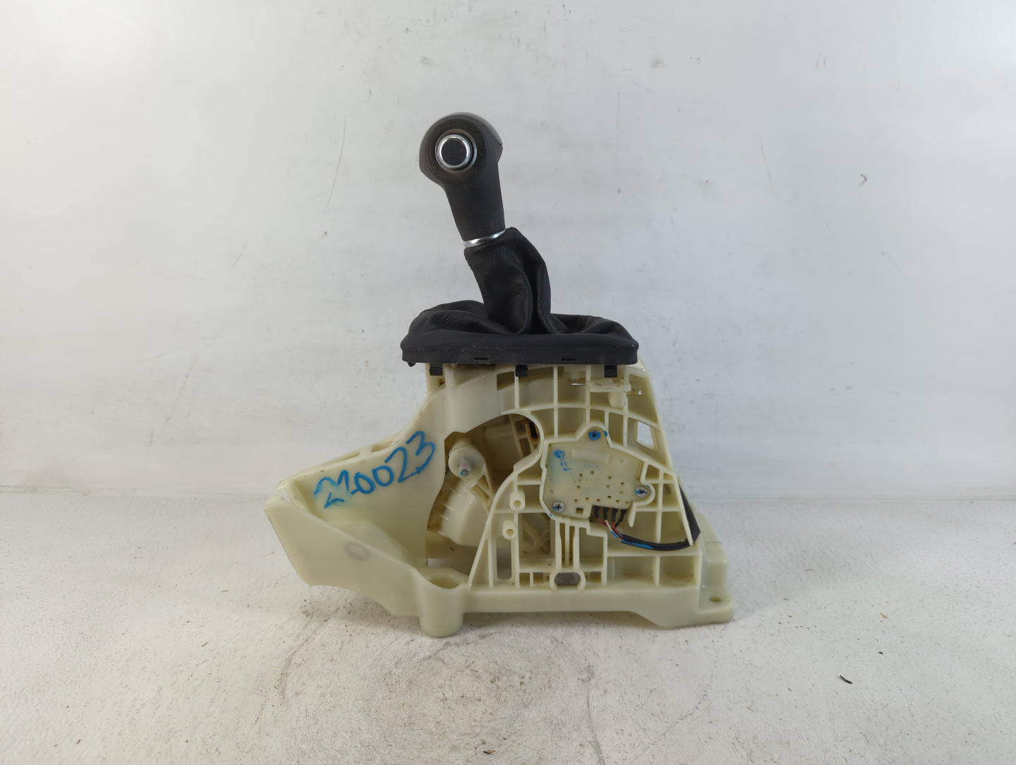 2015 Kia Optima Floor Console Assembly Shifter - Oemusedautoparts1.com