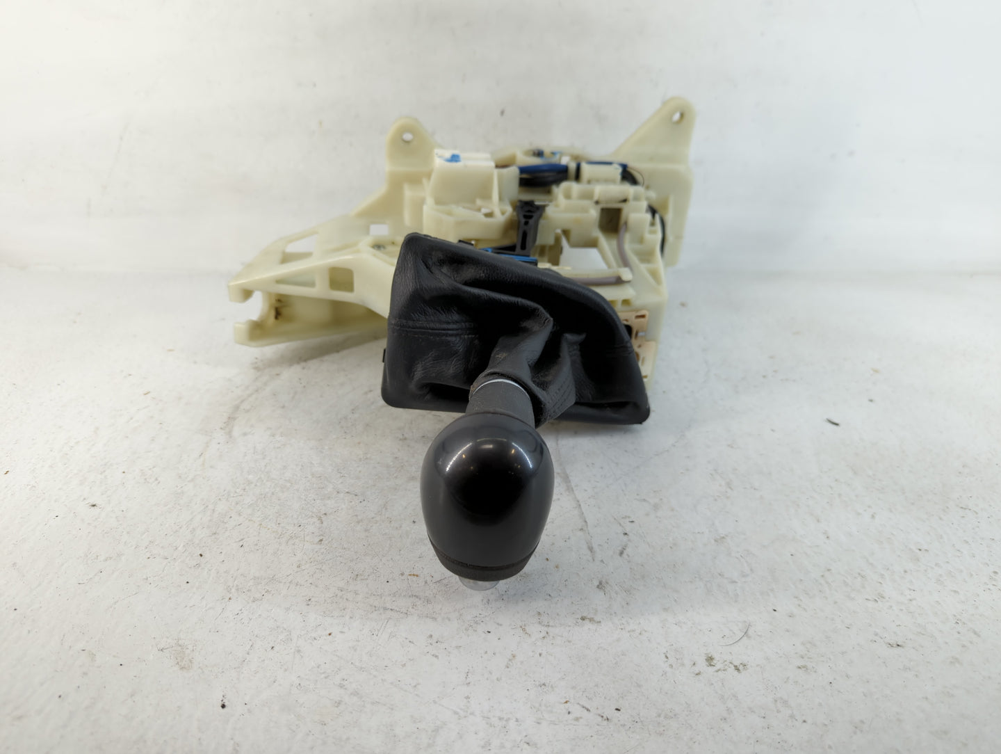 2015 Kia Optima Floor Console Assembly Shifter - Oemusedautoparts1.com
