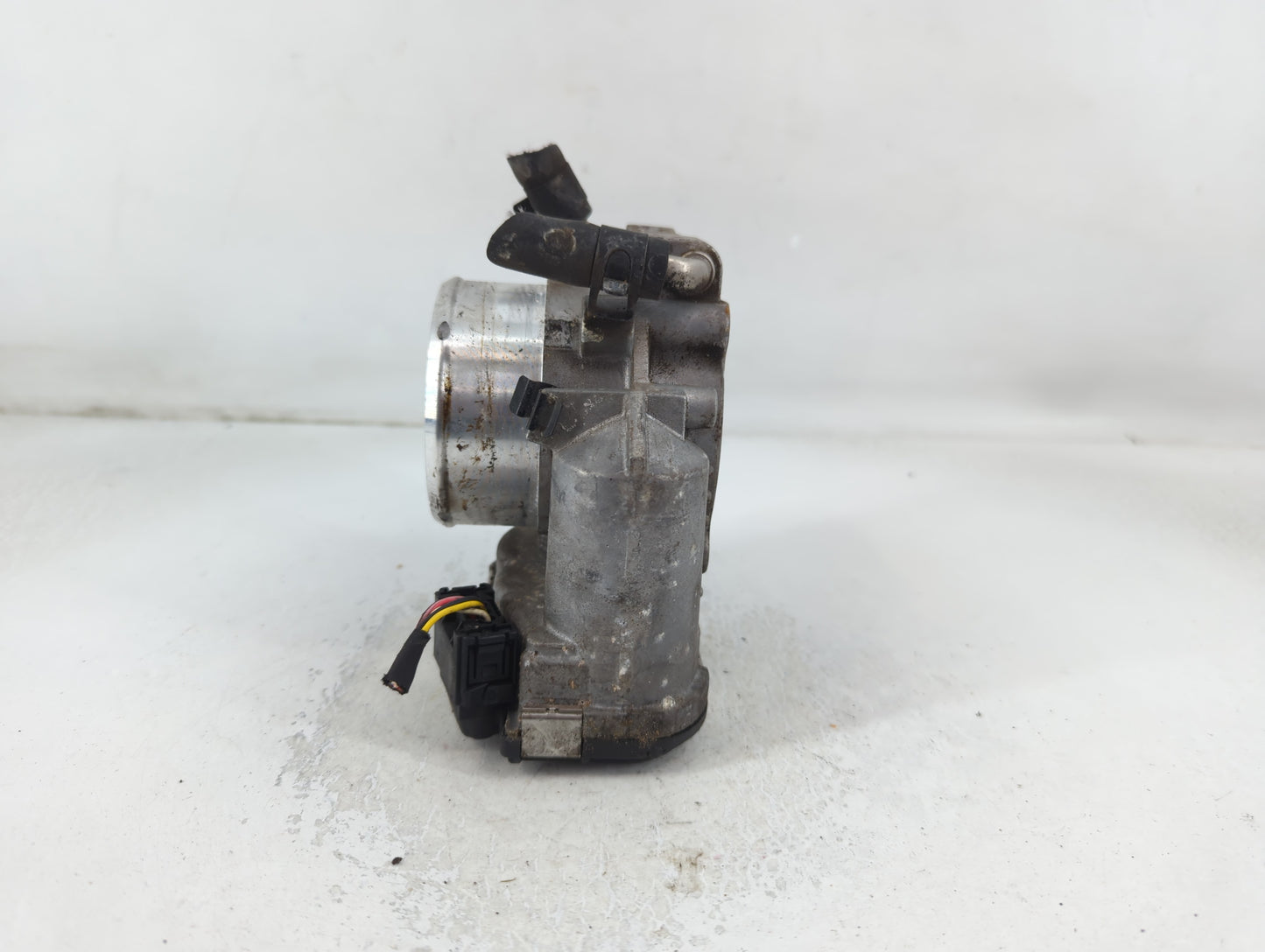 2011-2015 Kia Optima Throttle Body P/N:35100-2G700 Fits Fits 2011 2012 2013 2014 2015 2016 OEM Used Auto Parts - Oemusedauto