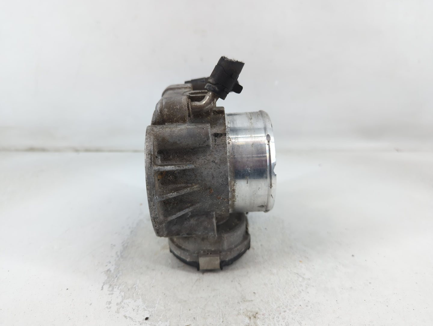 2011-2015 Kia Optima Throttle Body P/N:35100-2G700 Fits Fits 2011 2012 2013 2014 2015 2016 OEM Used Auto Parts - Oemusedauto