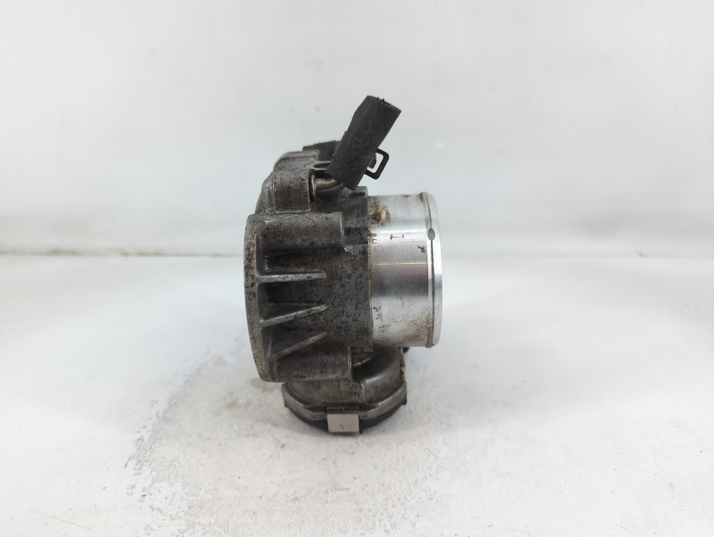 2011-2015 Kia Optima Throttle Body P/N:35100-2G700 Fits Fits 2011 2012 2013 2014 2015 2016 OEM Used Auto Parts - Oemusedauto