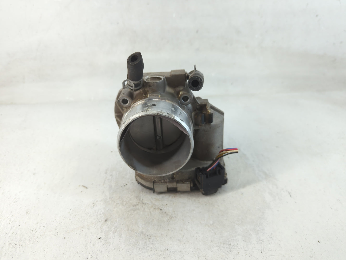 2011-2015 Kia Optima Throttle Body P/N:35100-2G700 Fits Fits 2011 2012 2013 2014 2015 2016 OEM Used Auto Parts - Oemusedauto