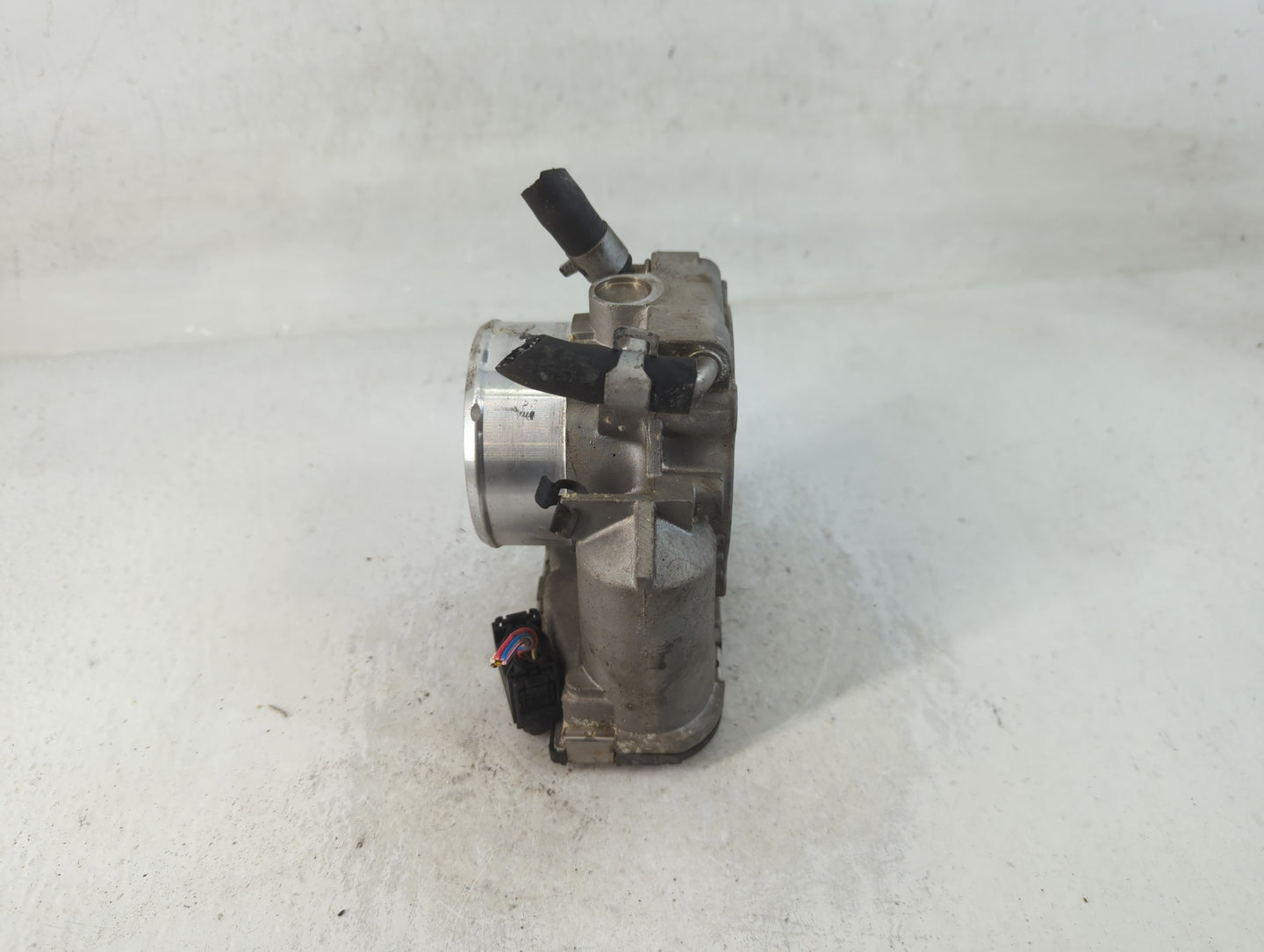 2011-2015 Kia Optima Throttle Body P/N:35100-2G700 Fits Fits 2011 2012 2013 2014 2015 2016 OEM Used Auto Parts - Oemusedauto