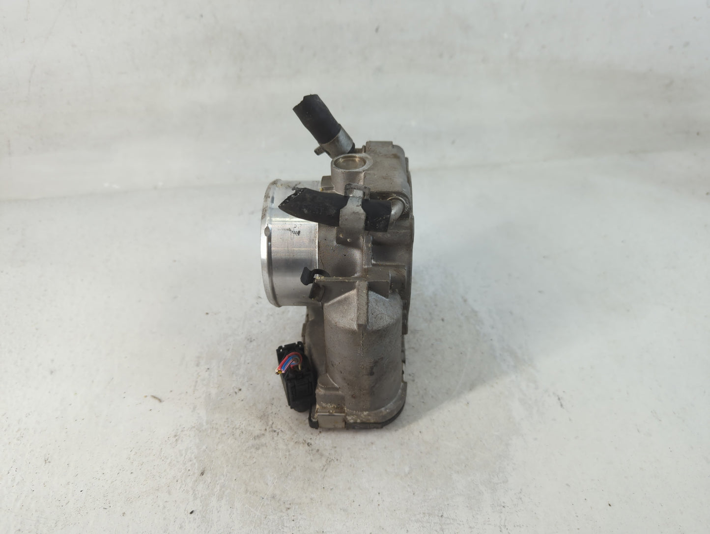 2011-2015 Kia Optima Throttle Body P/N:35100-2G700 Fits Fits 2011 2012 2013 2014 2015 2016 OEM Used Auto Parts - Oemusedauto