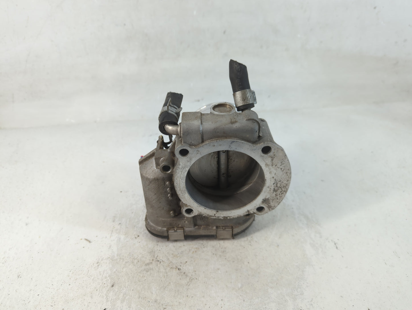 2011-2015 Kia Optima Throttle Body P/N:35100-2G700 Fits Fits 2011 2012 2013 2014 2015 2016 OEM Used Auto Parts - Oemusedauto