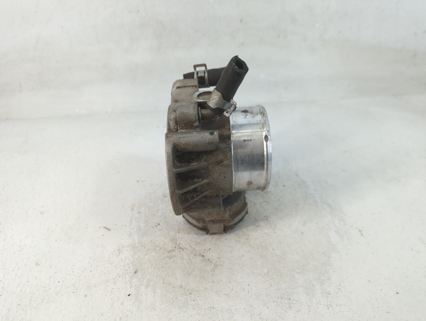 2011-2015 Kia Optima Throttle Body P/N:35100-2G700 Fits Fits 2011 2012 2013 2014 2015 2016 OEM Used Auto Parts - Oemusedauto