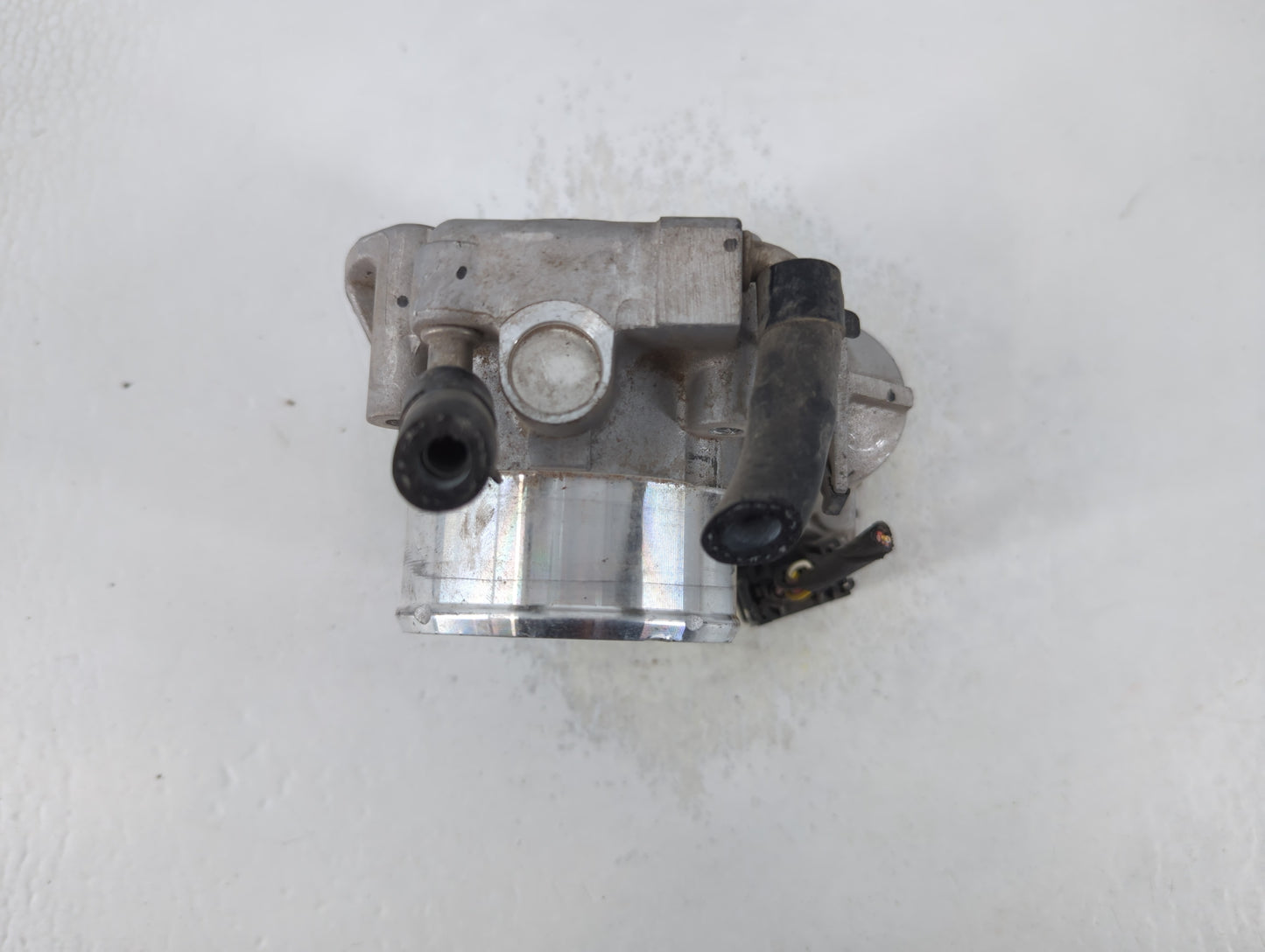 2011-2015 Kia Optima Throttle Body P/N:35100-2G700 Fits Fits 2011 2012 2013 2014 2015 2016 OEM Used Auto Parts - Oemusedauto
