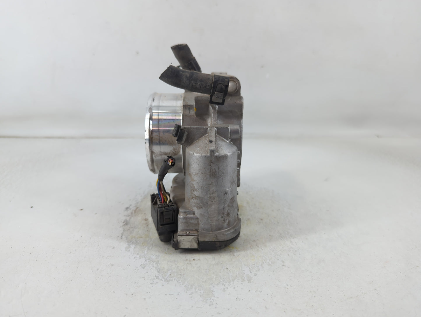 2011-2015 Kia Optima Throttle Body P/N:35100-2G700 Fits Fits 2011 2012 2013 2014 2015 2016 OEM Used Auto Parts - Oemusedauto