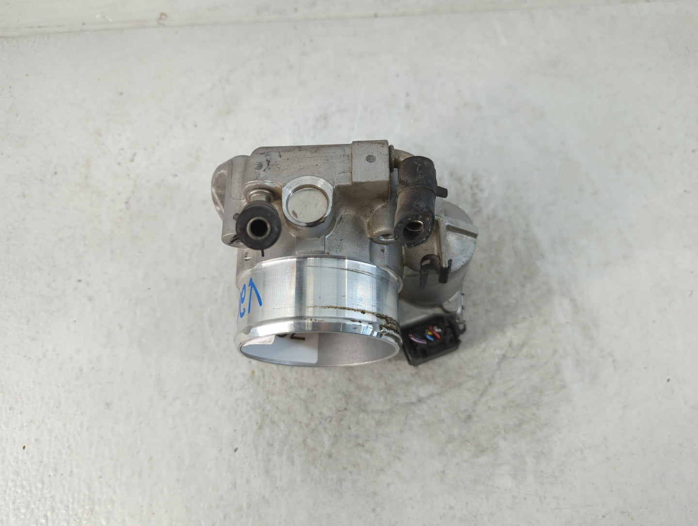 2011-2015 Kia Optima Throttle Body P/N:35100-2G700 Fits Fits 2011 2012 2013 2014 2015 2016 OEM Used Auto Parts - Oemusedauto