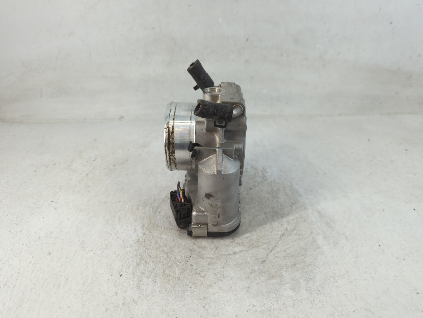 2011-2015 Kia Optima Throttle Body P/N:35100-2G700 Fits Fits 2011 2012 2013 2014 2015 2016 OEM Used Auto Parts - Oemusedauto