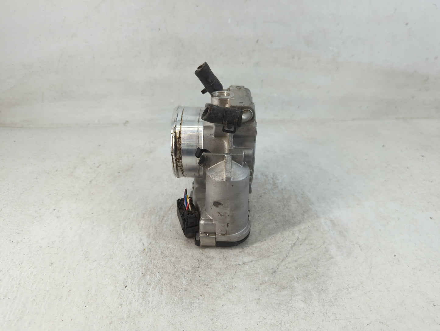 2011-2015 Kia Optima Throttle Body P/N:35100-2G700 Fits Fits 2011 2012 2013 2014 2015 2016 OEM Used Auto Parts - Oemusedauto
