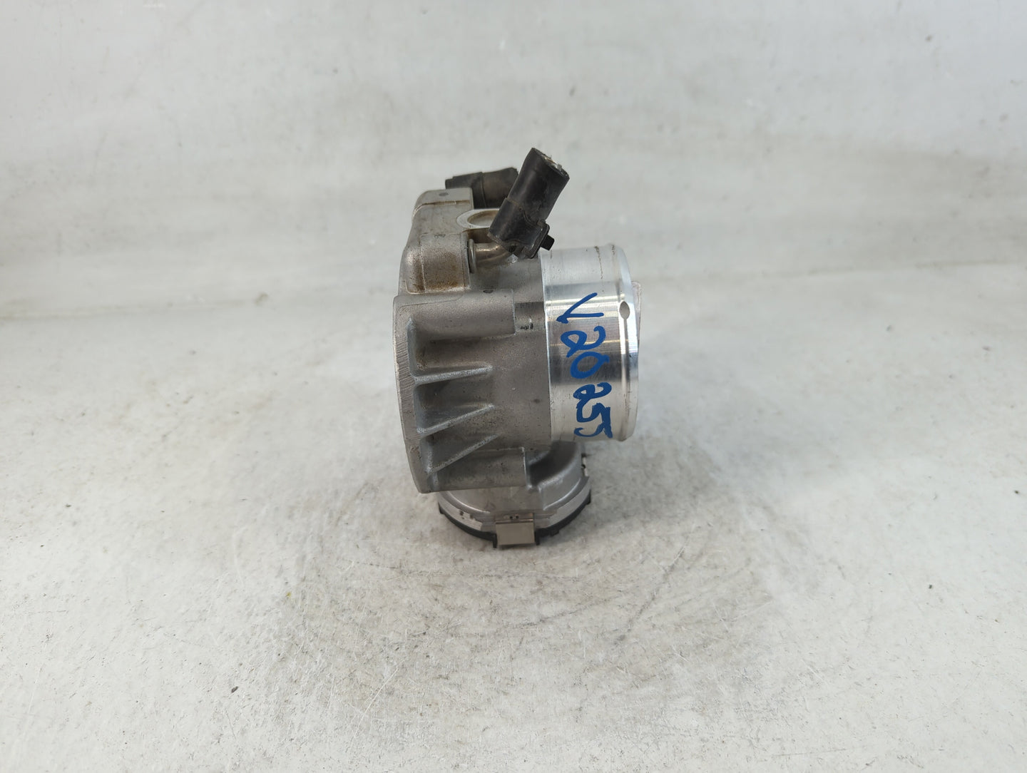 2011-2015 Kia Optima Throttle Body P/N:35100-2G700 Fits Fits 2011 2012 2013 2014 2015 2016 OEM Used Auto Parts - Oemusedauto