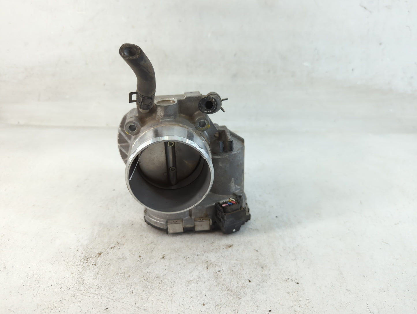 2011-2015 Kia Optima Throttle Body P/N:35100-2G700 Fits Fits 2011 2012 2013 2014 2015 2016 OEM Used Auto Parts - Oemusedauto