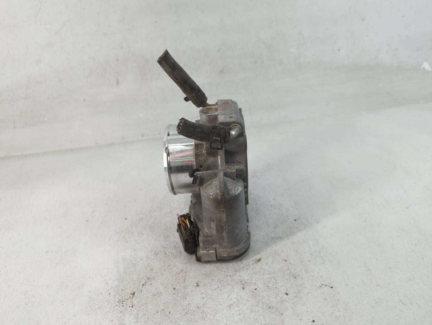 2011-2015 Kia Optima Throttle Body P/N:35100-2G700 Fits Fits 2011 2012 2013 2014 2015 2016 OEM Used Auto Parts - Oemusedauto
