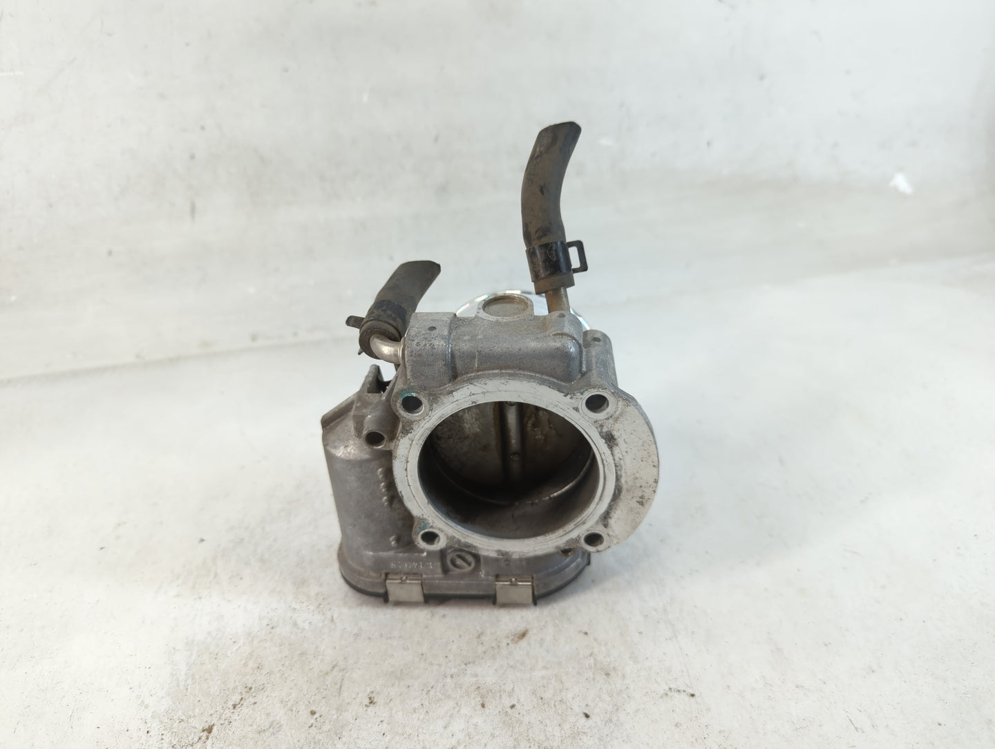 2011-2015 Kia Optima Throttle Body P/N:35100-2G700 Fits Fits 2011 2012 2013 2014 2015 2016 OEM Used Auto Parts - Oemusedauto
