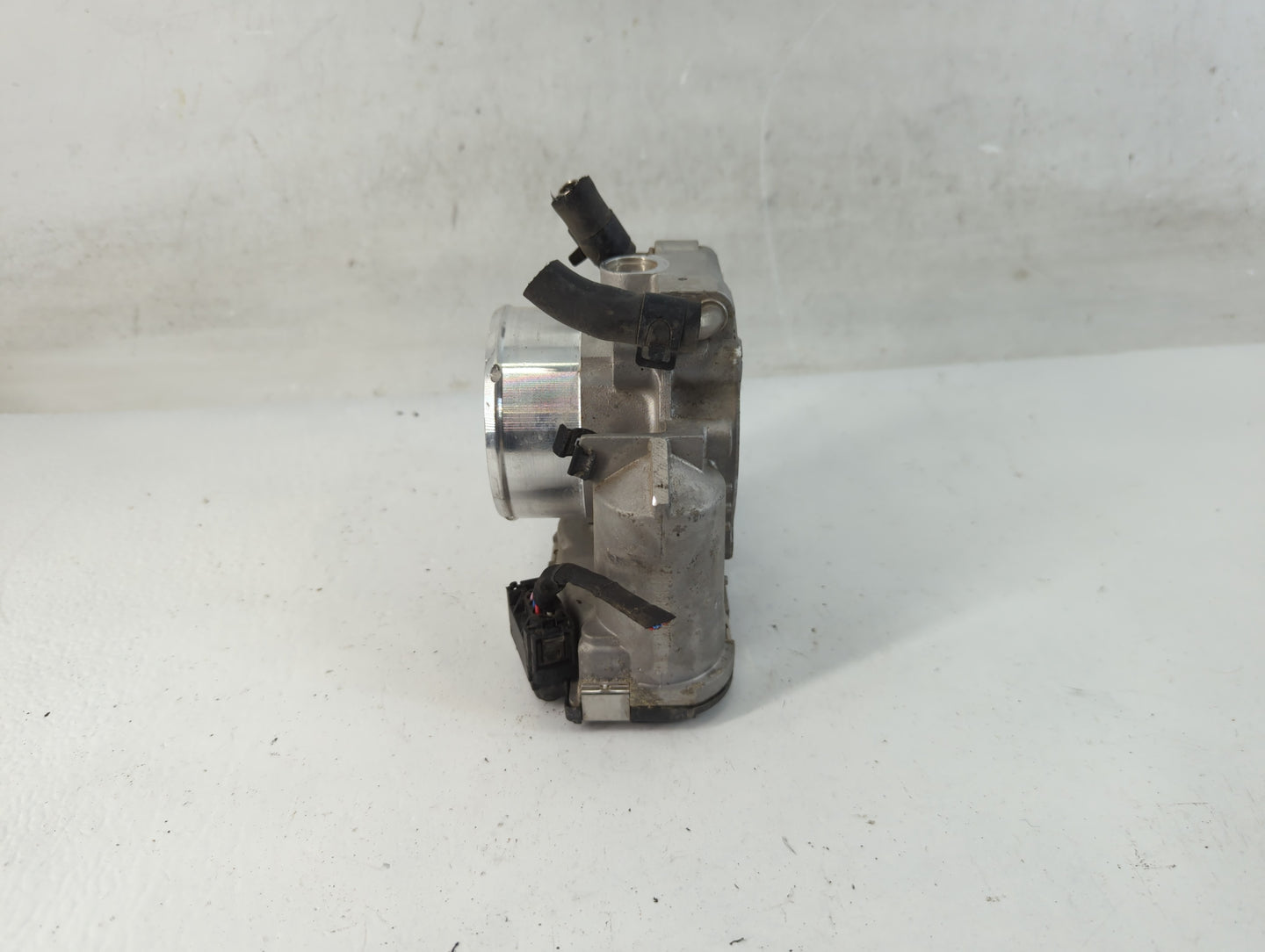 2011-2015 Kia Optima Throttle Body P/N:35100-2G700 Fits Fits 2011 2012 2013 2014 2015 2016 OEM Used Auto Parts - Oemusedauto