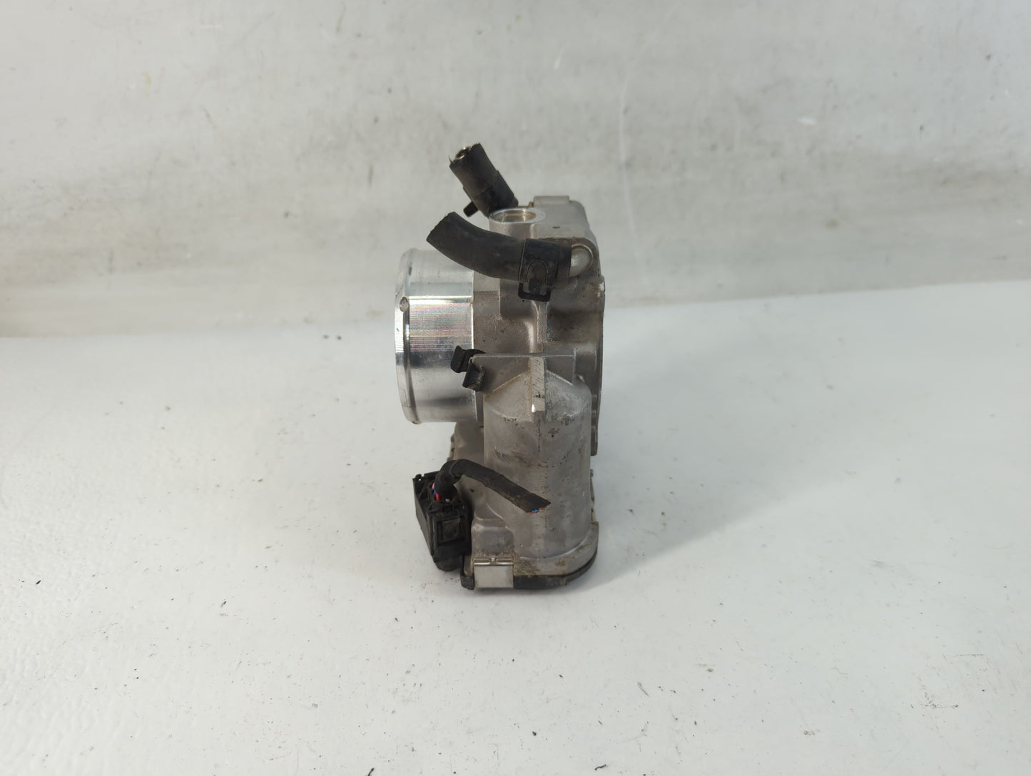 2011-2015 Kia Optima Throttle Body P/N:35100-2G700 Fits Fits 2011 2012 2013 2014 2015 2016 OEM Used Auto Parts - Oemusedauto