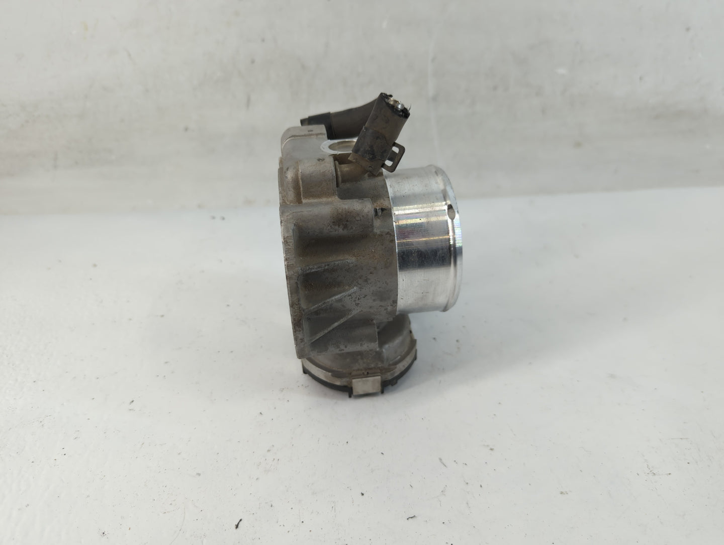 2011-2015 Kia Optima Throttle Body P/N:35100-2G700 Fits Fits 2011 2012 2013 2014 2015 2016 OEM Used Auto Parts - Oemusedauto