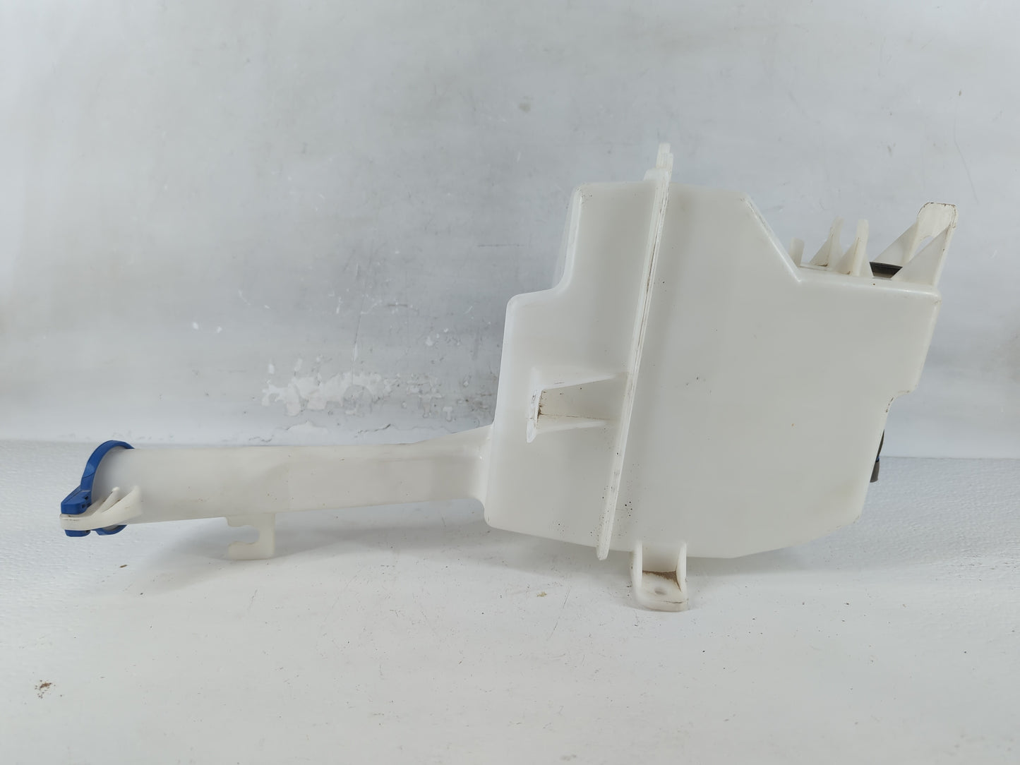 2011-2015 Kia Optima Windshield Washer Fluid Reservoir Bottle Oem - Oemusedautoparts1.com