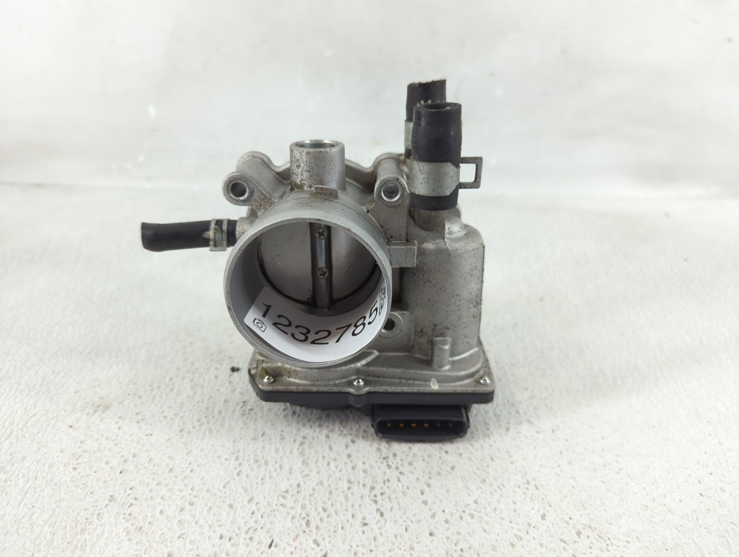 2012-2019 Kia Rio Throttle Body P/N:35100-2B300 Fits Fits 2012 2013 2014 2015 2016 2017 2018 2019 OEM Used Auto Parts - Oemu