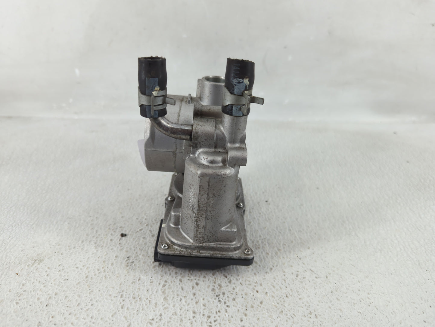 2012-2019 Kia Rio Throttle Body P/N:35100-2B300 Fits Fits 2012 2013 2014 2015 2016 2017 2018 2019 OEM Used Auto Parts - Oemu