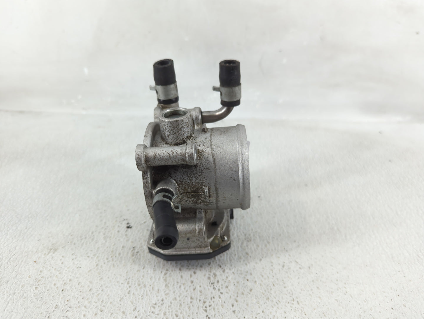 2012-2019 Kia Rio Throttle Body P/N:35100-2B300 Fits Fits 2012 2013 2014 2015 2016 2017 2018 2019 OEM Used Auto Parts - Oemu