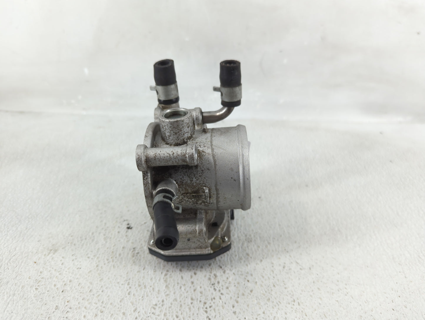 2012-2019 Kia Rio Throttle Body P/N:35100-2B300 Fits Fits 2012 2013 2014 2015 2016 2017 2018 2019 OEM Used Auto Parts - Oemu