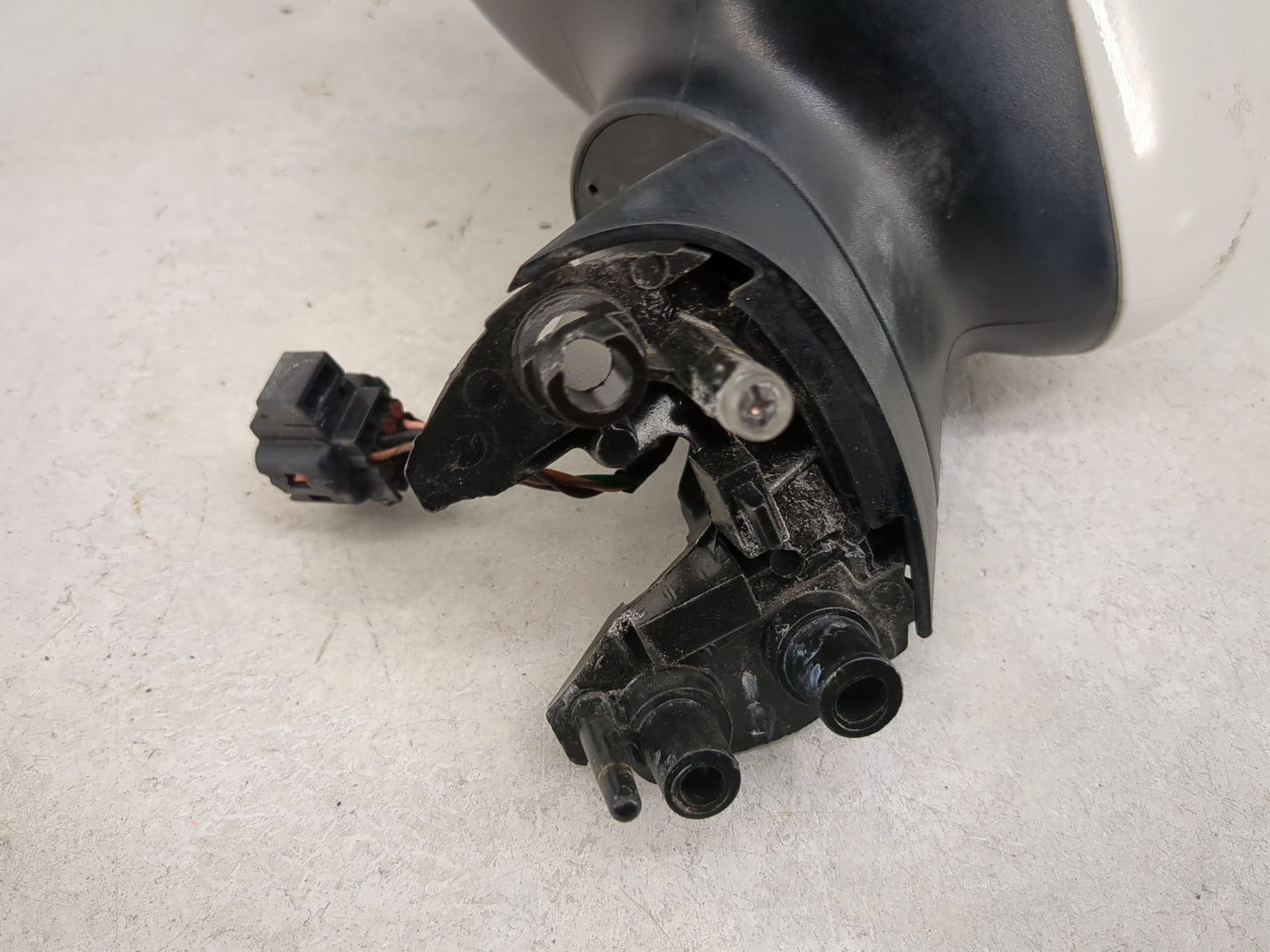 2014-2017 Kia Rio Driver Side View Mirror - Left Door Mirror OEM Used - Oemusedautoparts1.com