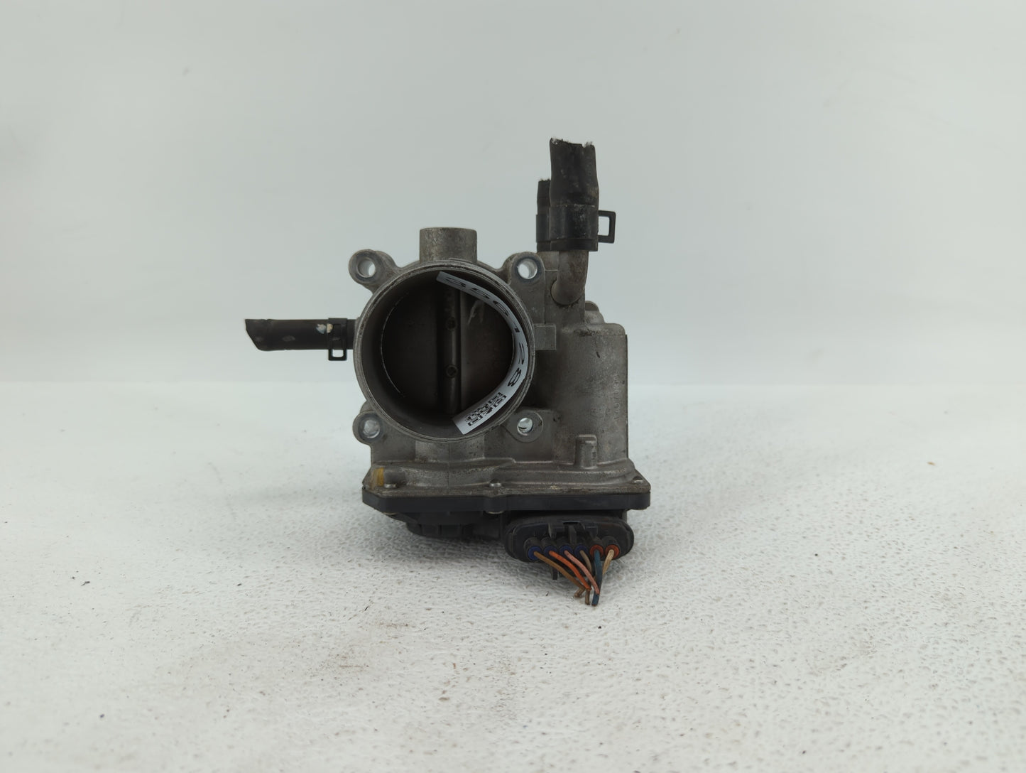 2012-2019 Kia Rio Throttle Body P/N:35100-2B300 Fits Fits 2012 2013 2014 2015 2016 2017 2018 2019 OEM Used Auto Parts - Oemu