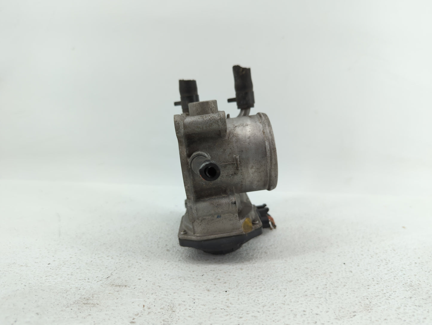 2012-2019 Kia Rio Throttle Body P/N:35100-2B300 Fits Fits 2012 2013 2014 2015 2016 2017 2018 2019 OEM Used Auto Parts - Oemu
