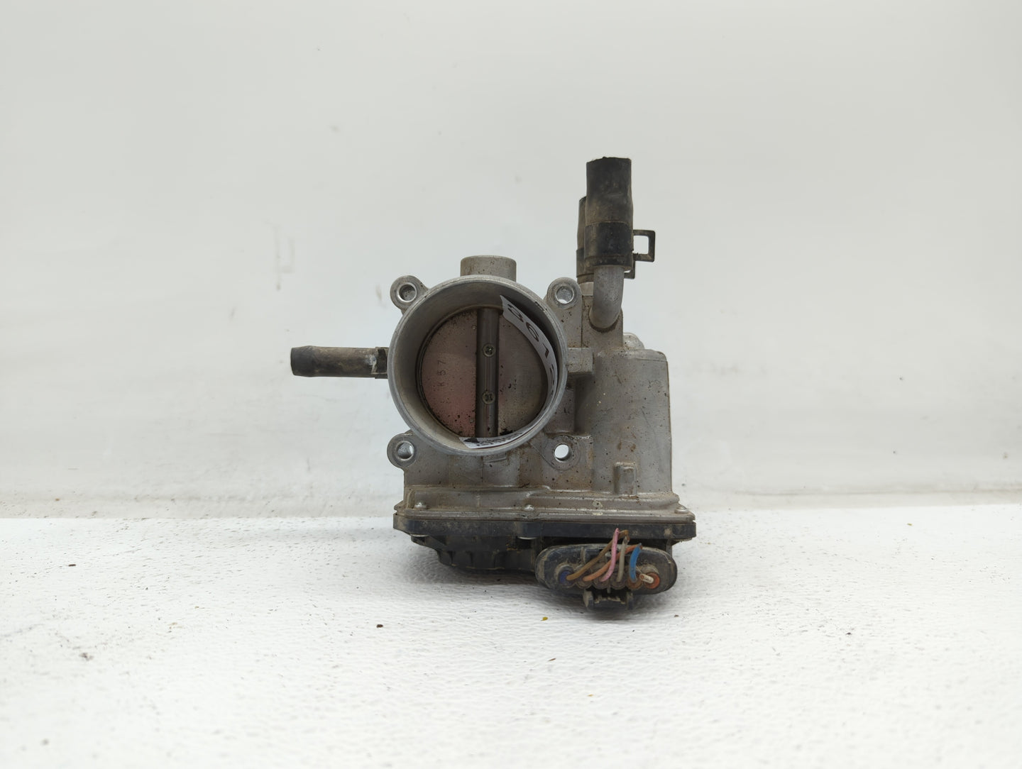 2012-2019 Kia Rio Throttle Body P/N:35100-2B300 Fits Fits 2012 2013 2014 2015 2016 2017 2018 2019 OEM Used Auto Parts - Oemu