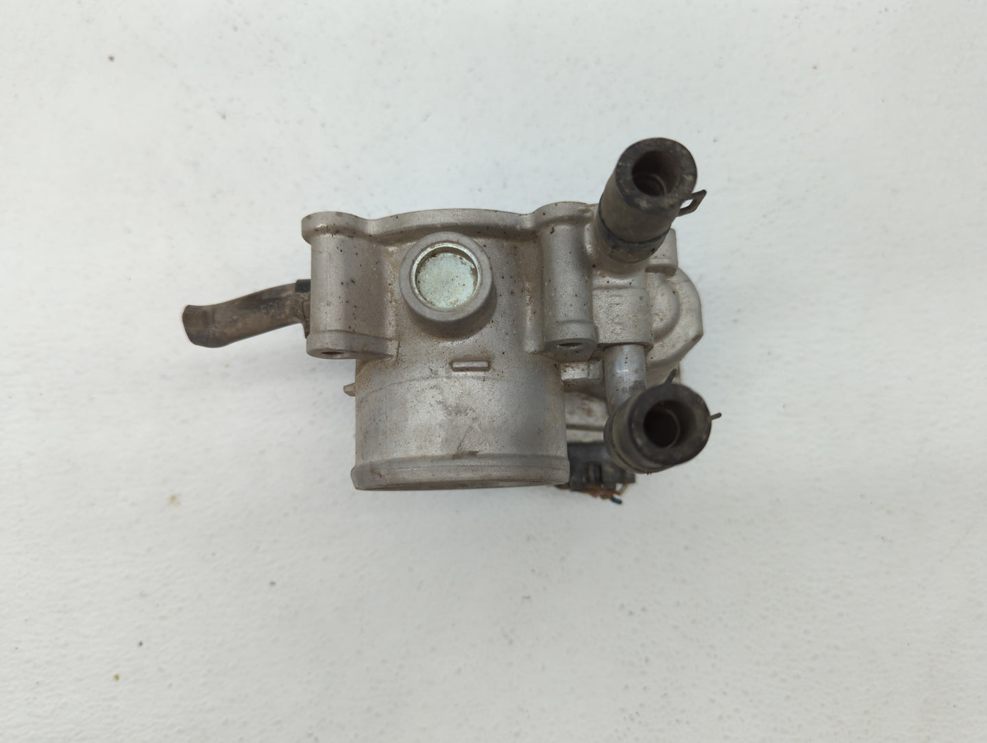 2012-2019 Kia Rio Throttle Body P/N:35100-2B300 Fits Fits 2012 2013 2014 2015 2016 2017 2018 2019 OEM Used Auto Parts - Oemu