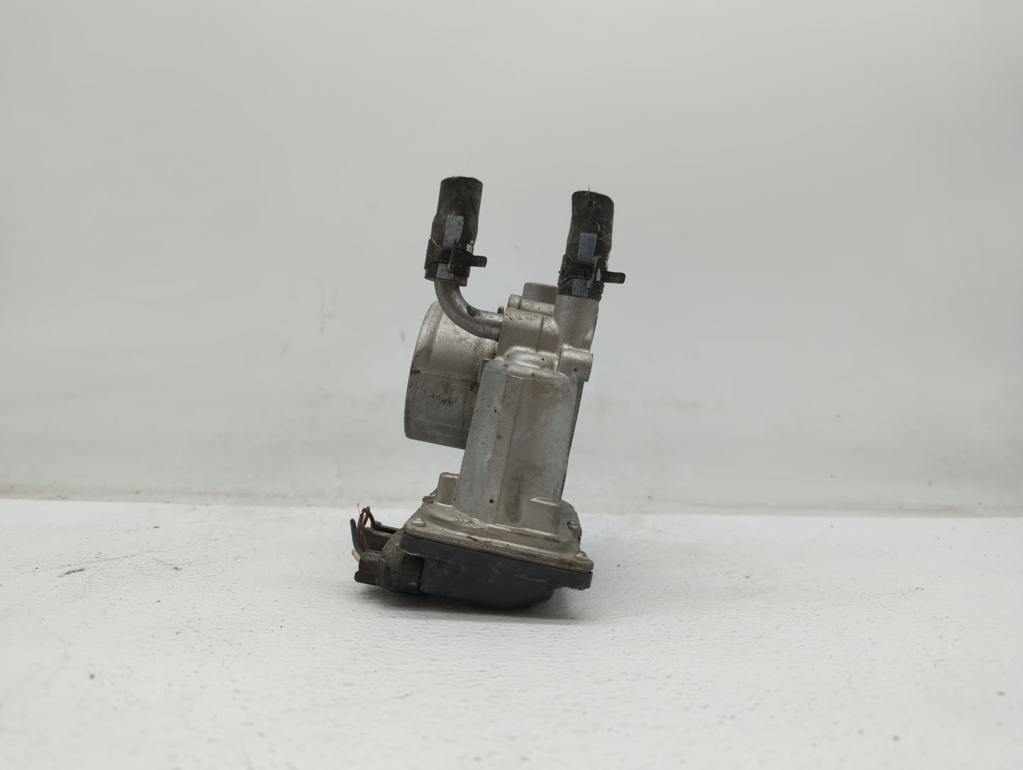 2012-2019 Kia Rio Throttle Body P/N:35100-2B300 Fits Fits 2012 2013 2014 2015 2016 2017 2018 2019 OEM Used Auto Parts - Oemu